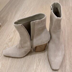 Brand New Beige Suede Leather Ankle Boots Size 9